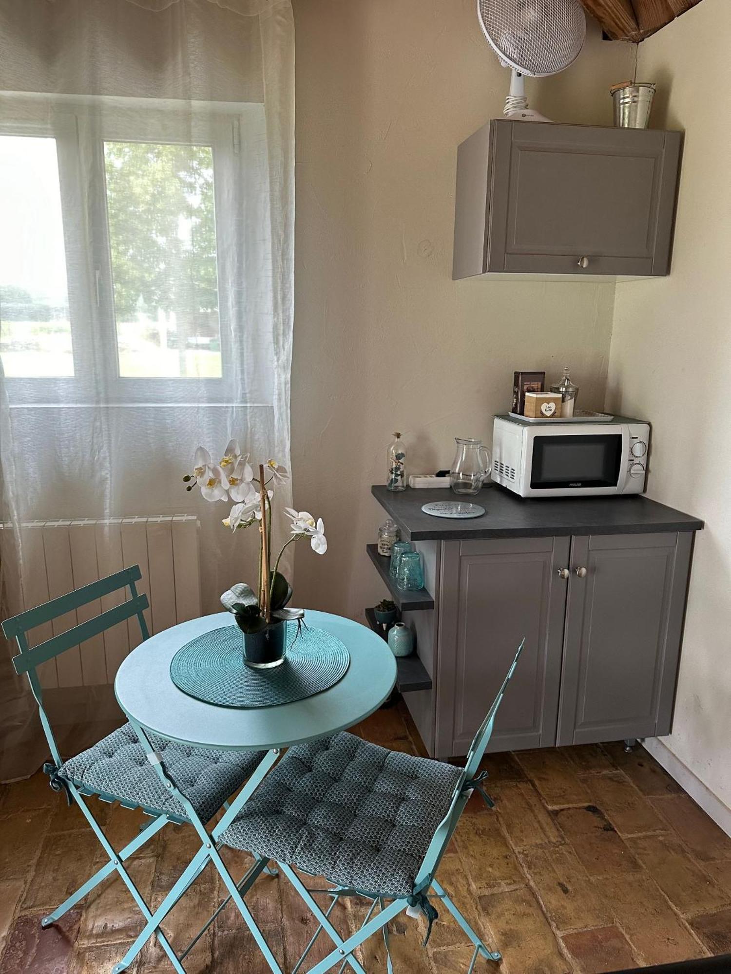 Maisonnette Independante Au Calme Dans Un Grand Jardin Chateauneuf-du-Rhone Bagian luar foto