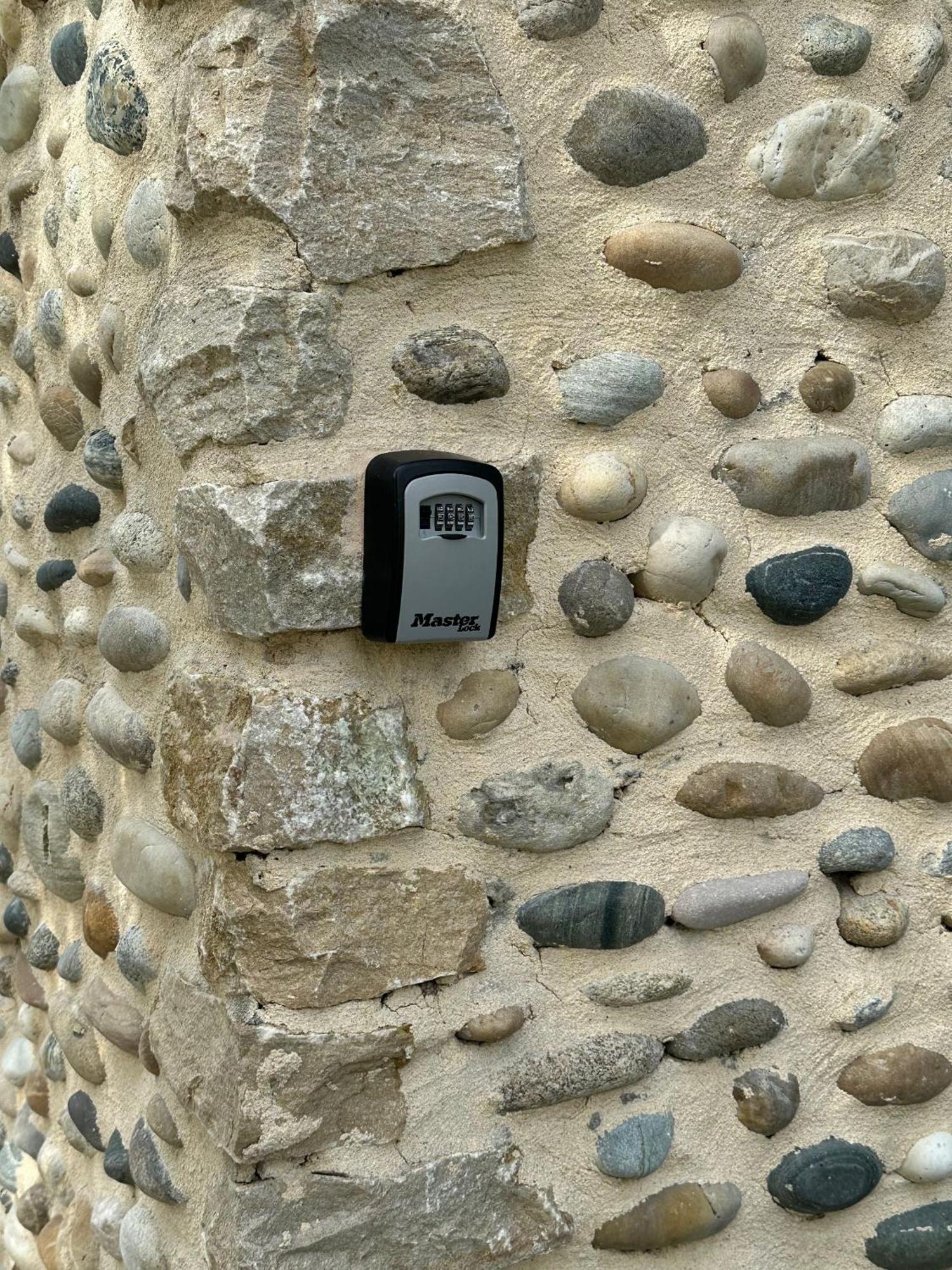 Maisonnette Independante Au Calme Dans Un Grand Jardin Chateauneuf-du-Rhone Bagian luar foto