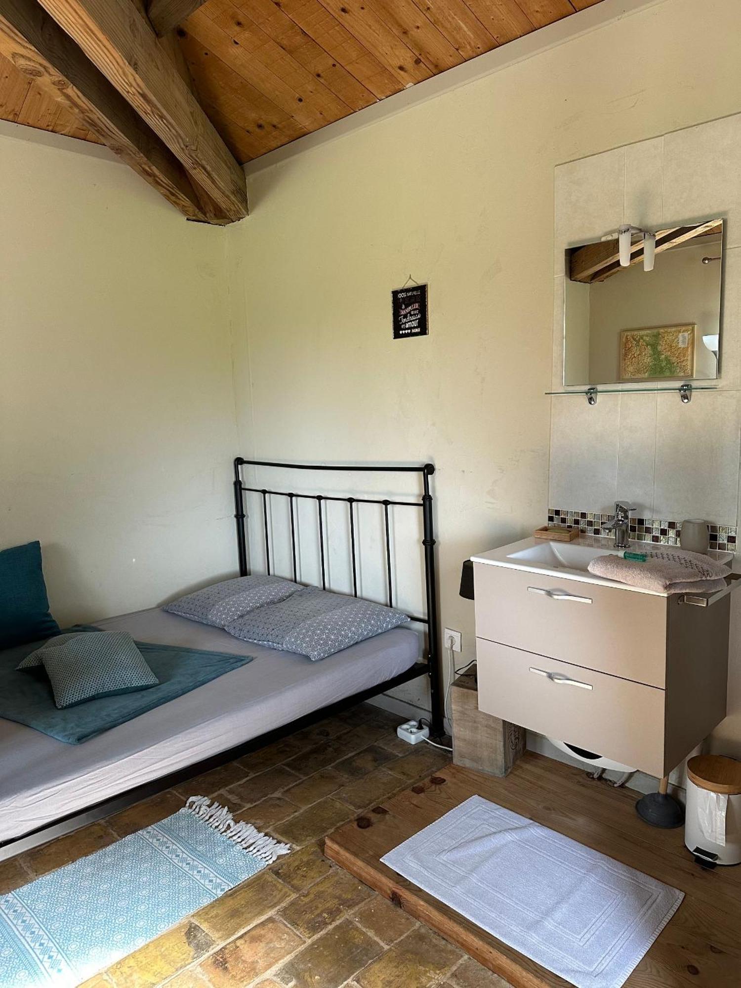 Maisonnette Independante Au Calme Dans Un Grand Jardin Chateauneuf-du-Rhone Bagian luar foto