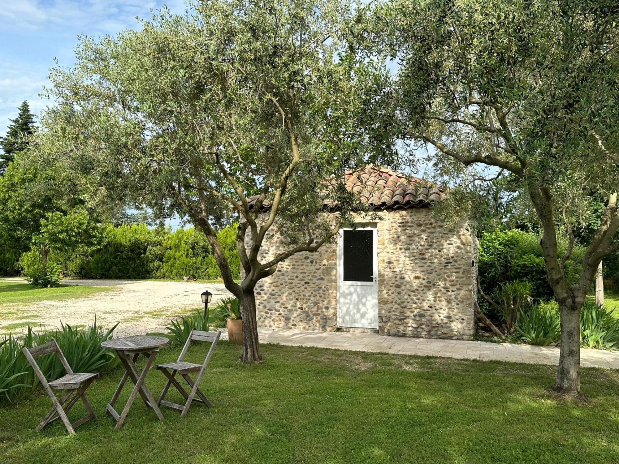 Maisonnette Independante Au Calme Dans Un Grand Jardin Chateauneuf-du-Rhone Bagian luar foto