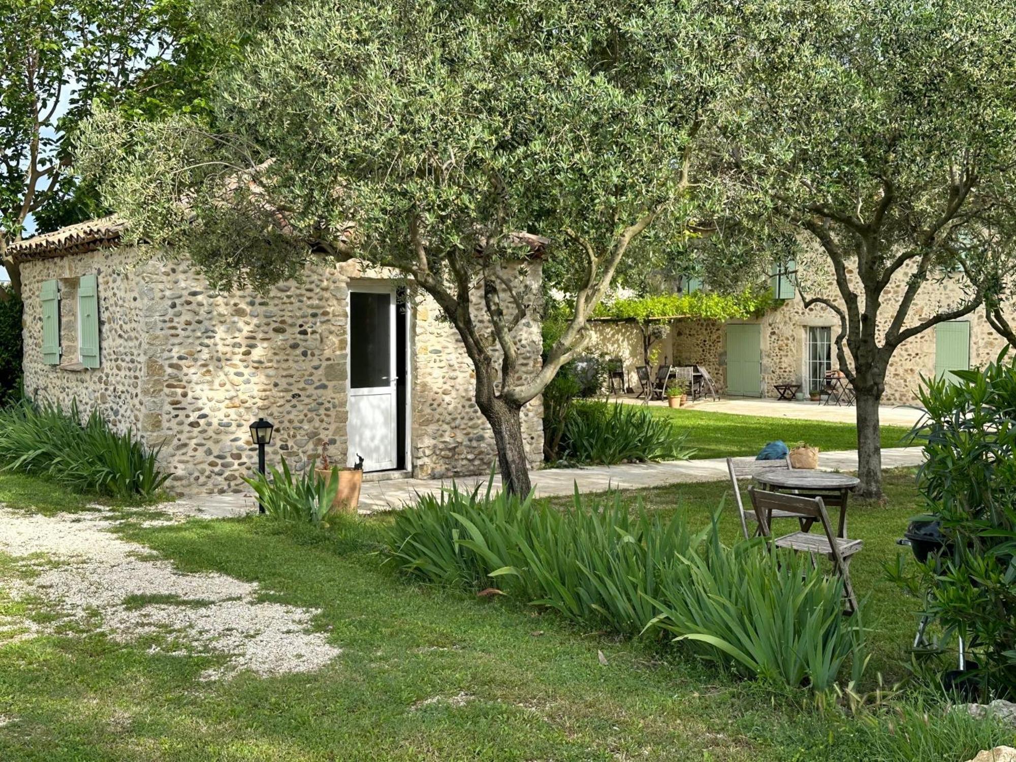 Maisonnette Independante Au Calme Dans Un Grand Jardin Chateauneuf-du-Rhone Bagian luar foto