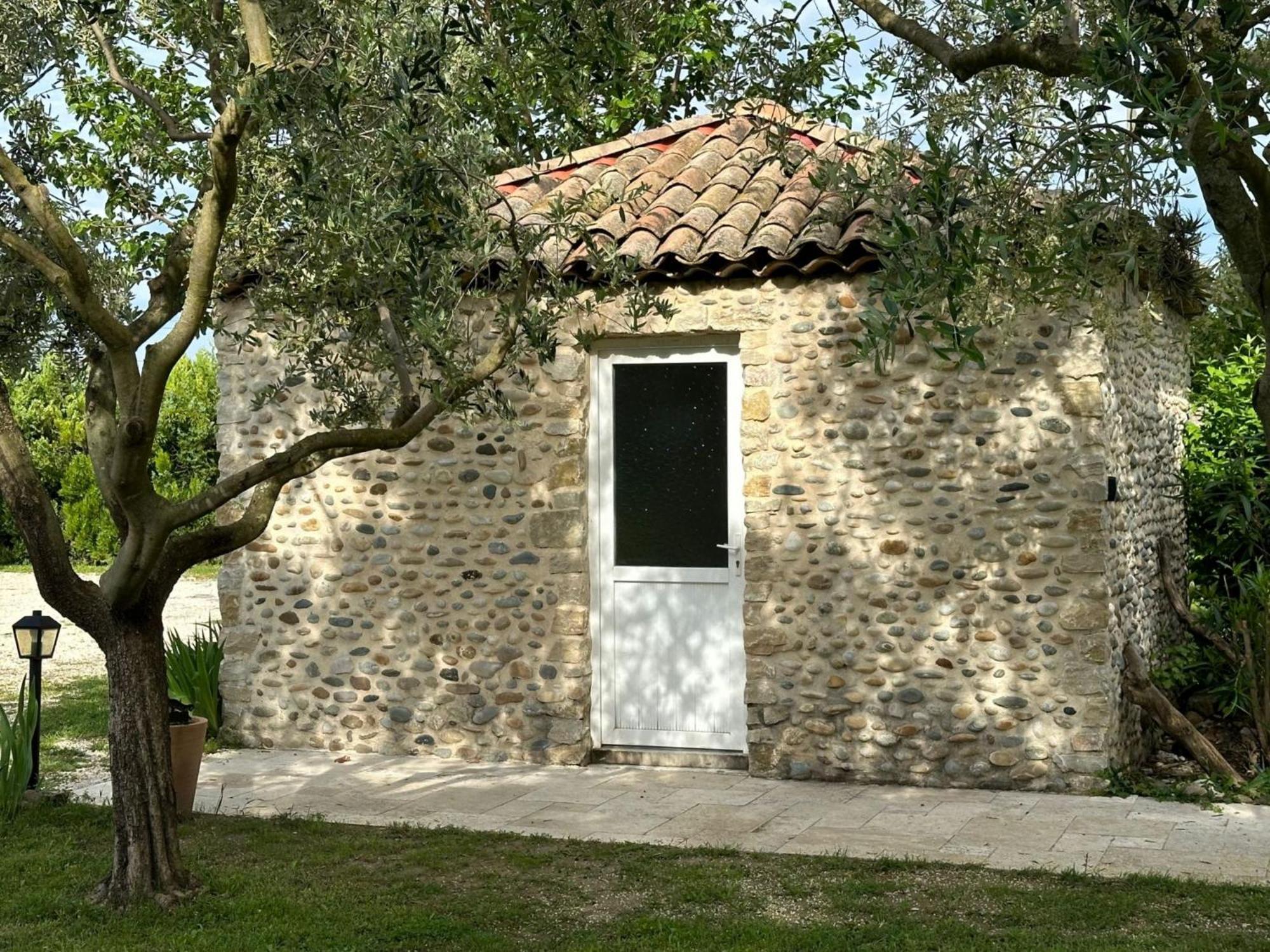Maisonnette Independante Au Calme Dans Un Grand Jardin Chateauneuf-du-Rhone Bagian luar foto